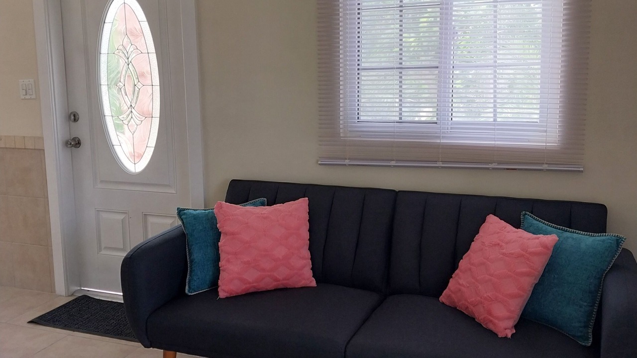 Photo of Livingroom in Staniel Cay