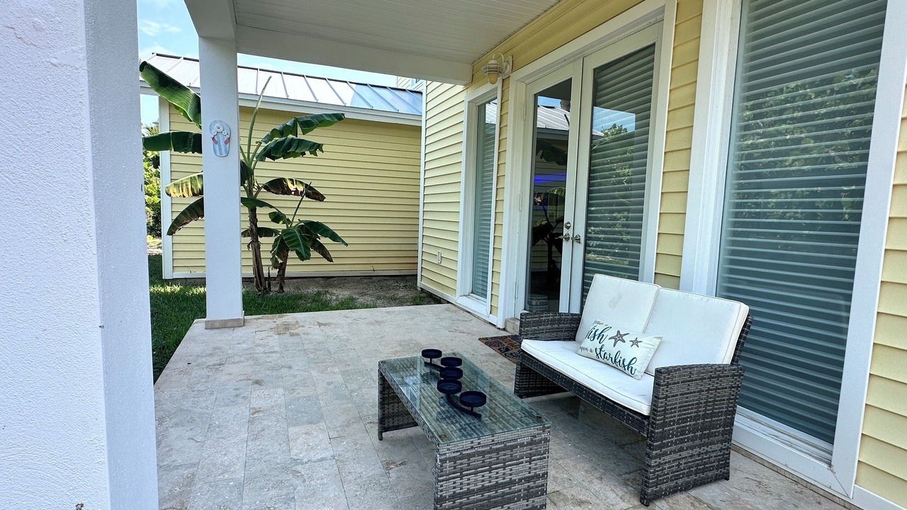 Photo of Patio Balcony in Bailey Town
