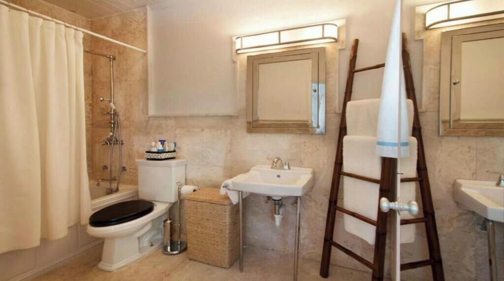 Photo of Bathroom in Dunmore Town