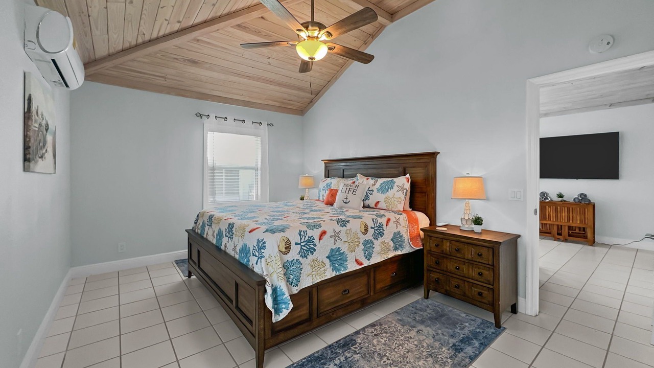 Photo of Bedroom in Treasure Cay