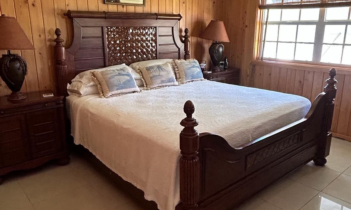 Photo of Bedroom in Man O War Cay