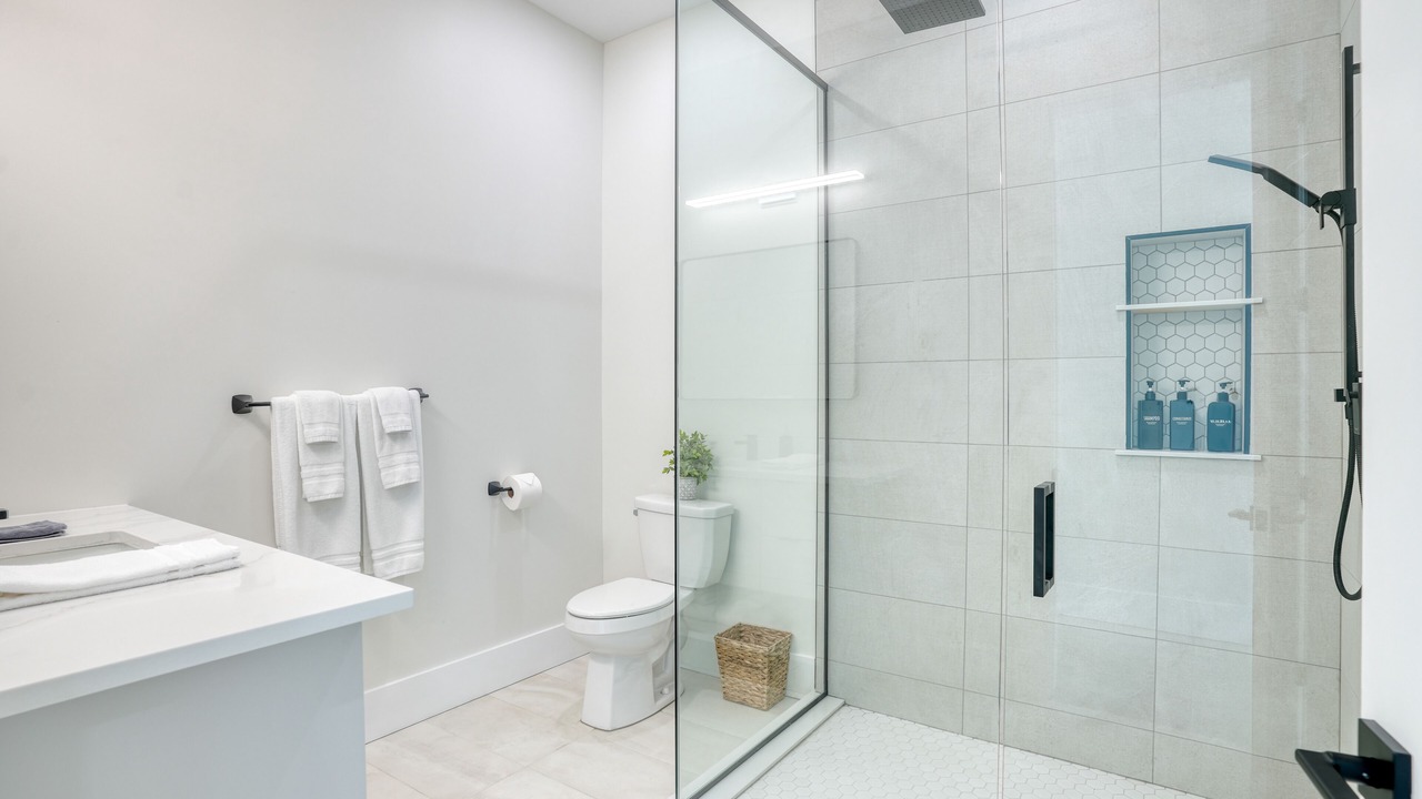 Photo of Bathroom in Rokers Point