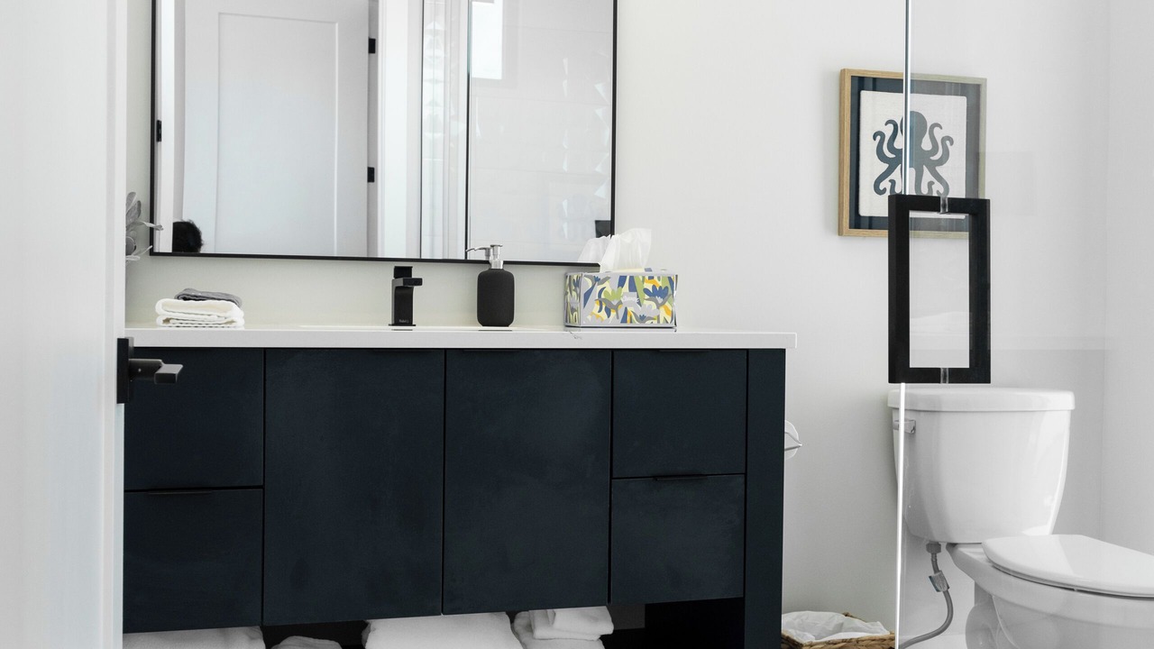 Photo of Bathroom in Rokers Point