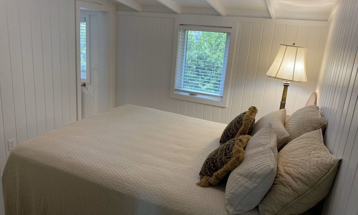 Photo of Bedroom in Man O War Cay