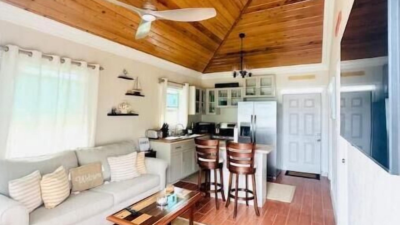 Photo of Livingroom in Savannah Sound