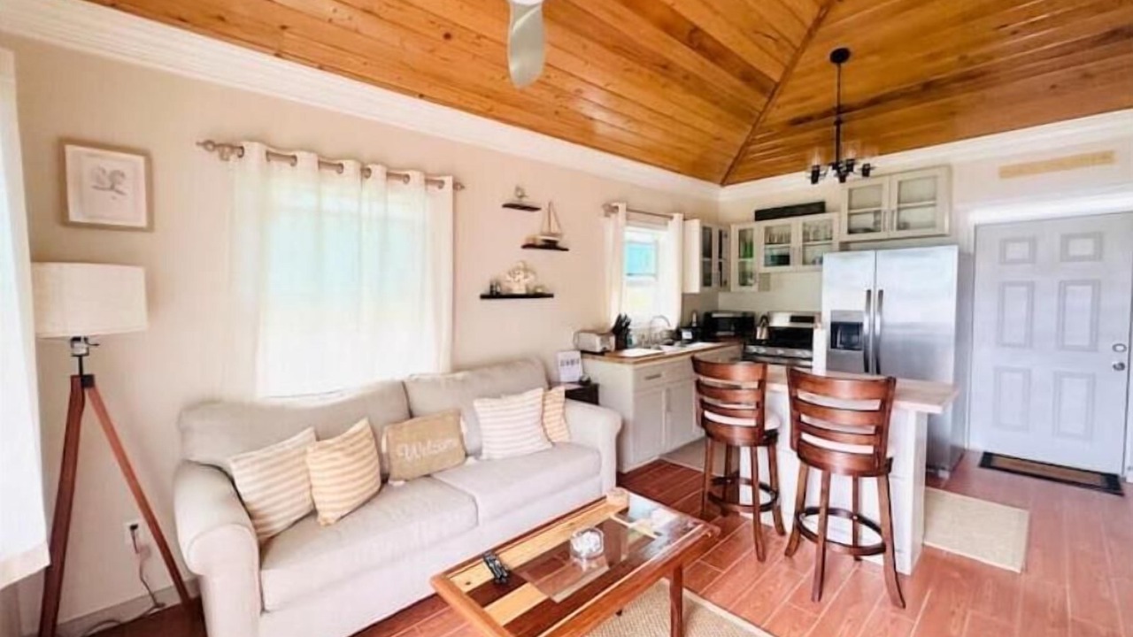 Photo of Livingroom in Savannah Sound