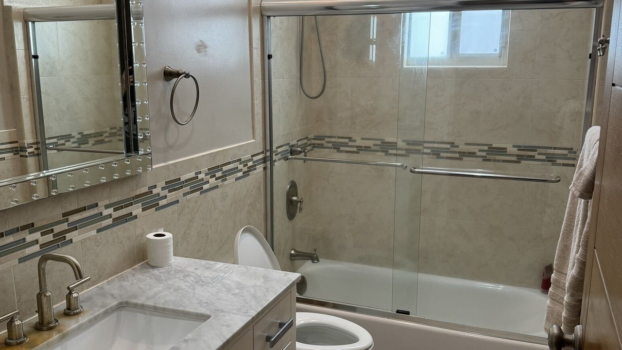 Photo of Bathroom in Lubbers Quarters Cay