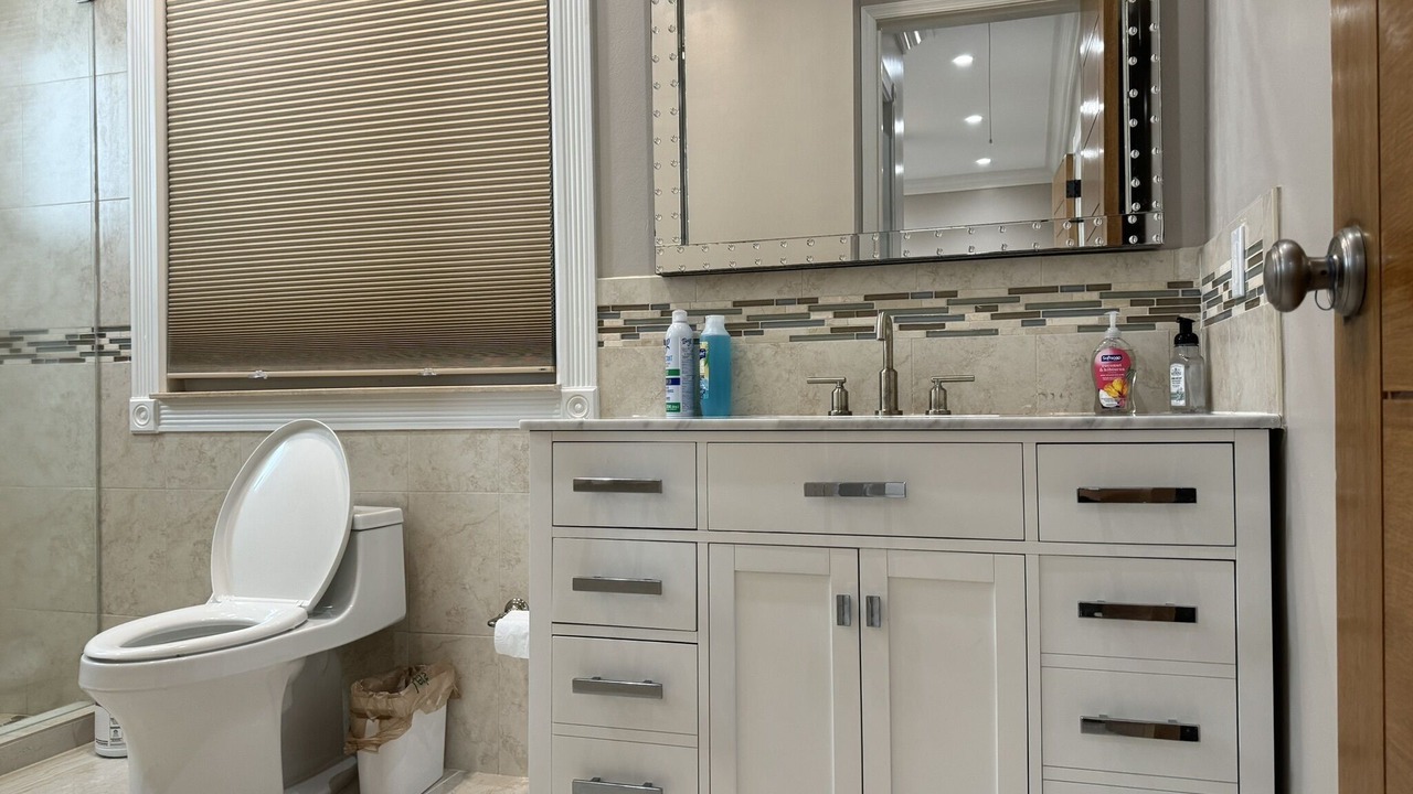 Photo of Bathroom in Lubbers Quarters Cay