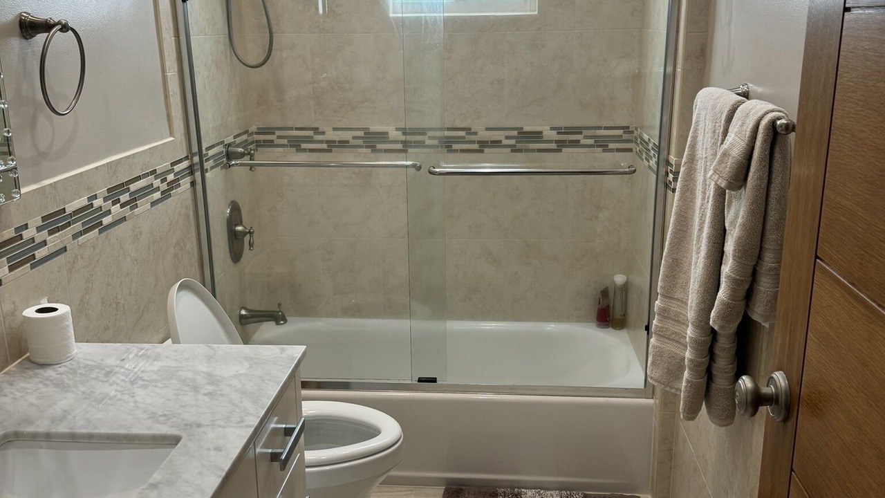 Photo of Bathroom in Lubbers Quarters Cay