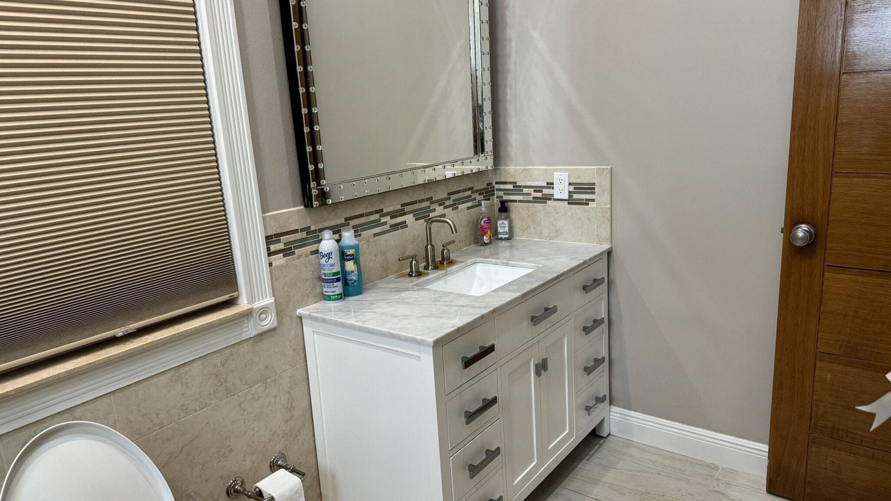 Photo of Bathroom in Lubbers Quarters Cay