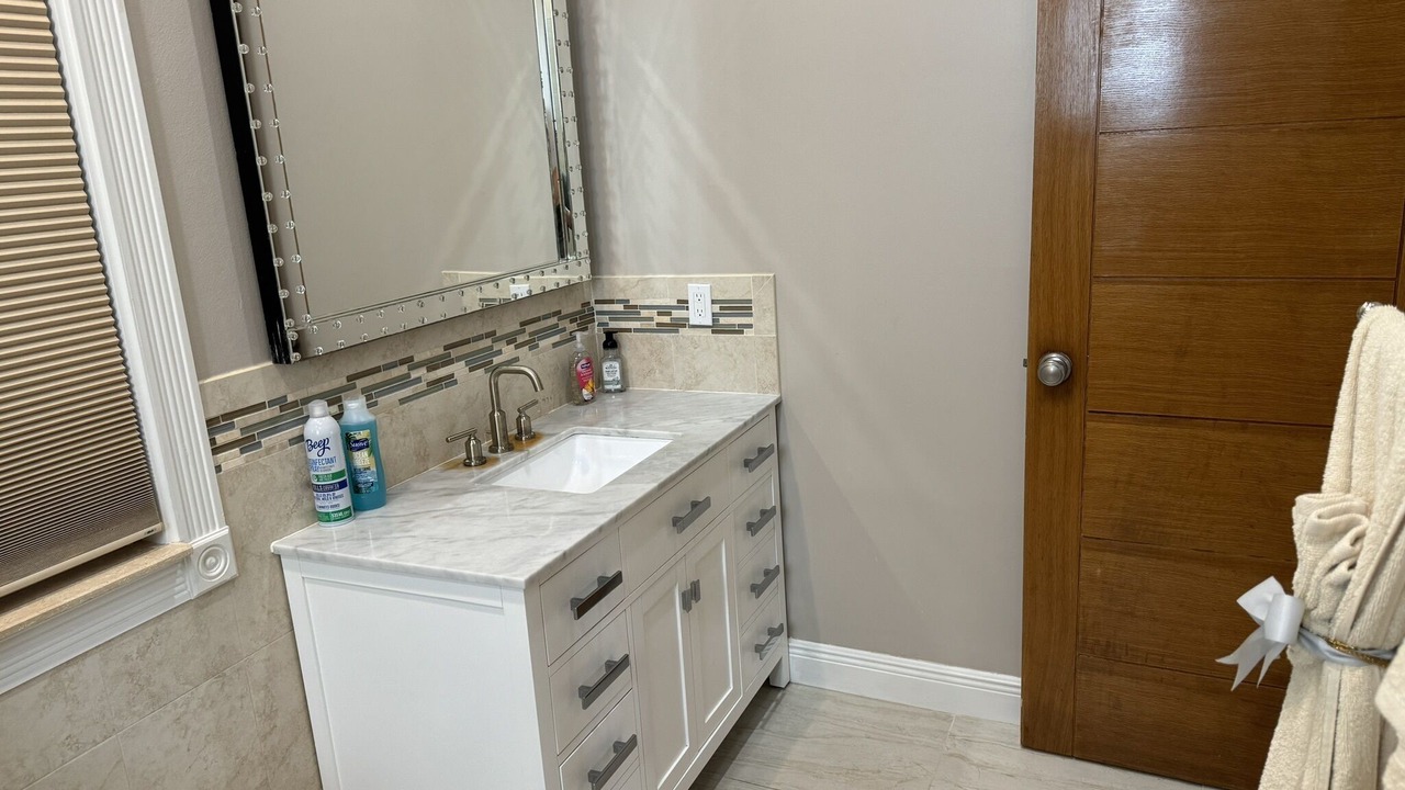 Photo of Bathroom in Lubbers Quarters Cay