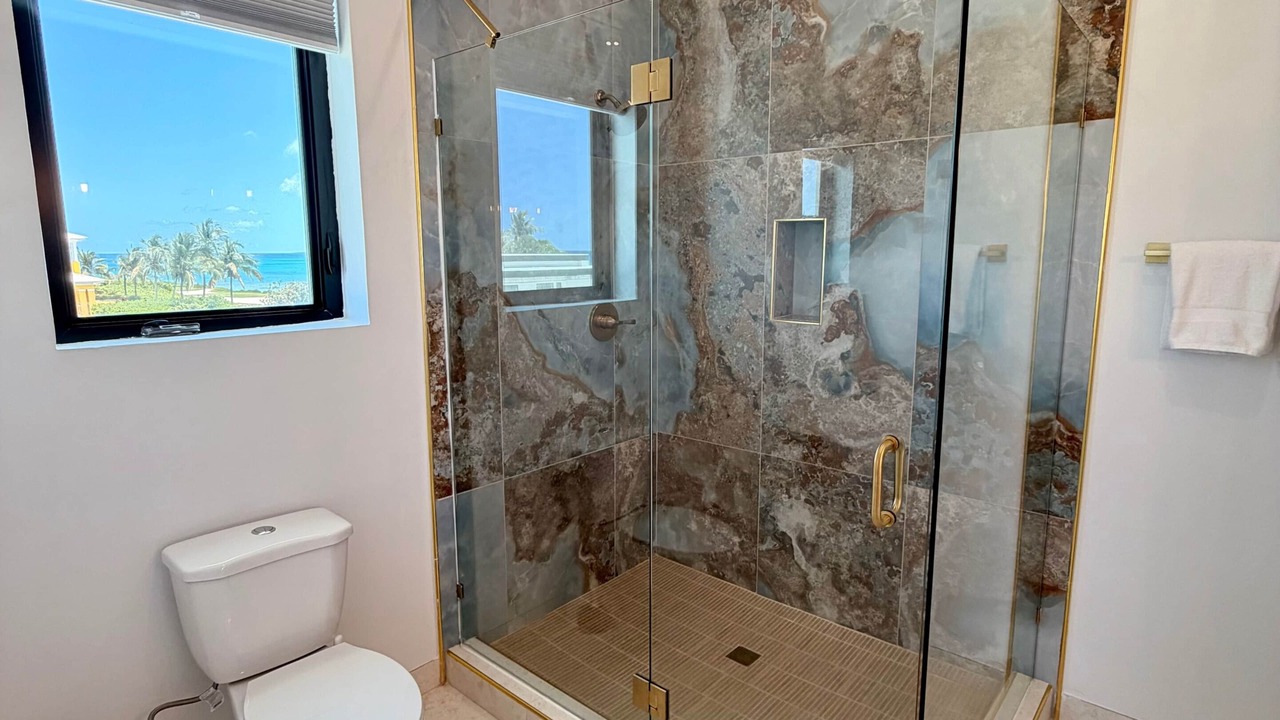 Photo of Bathroom in Rokers Point