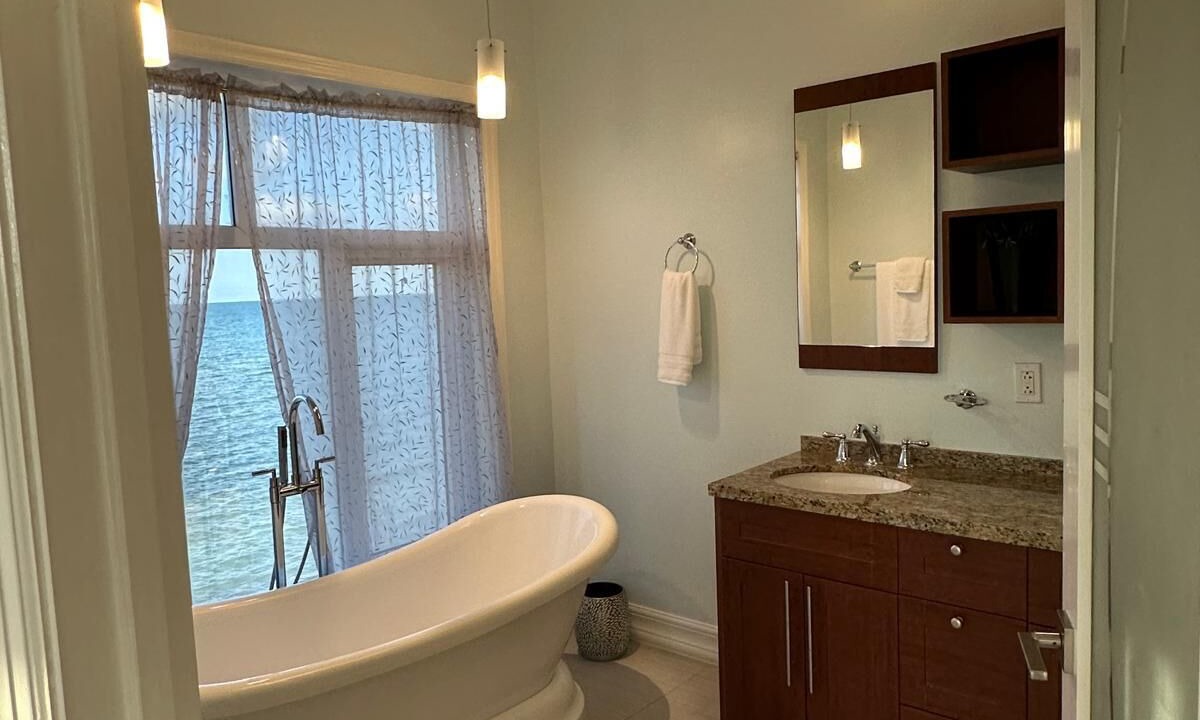 Photo of Bathroom in Coral Harbour