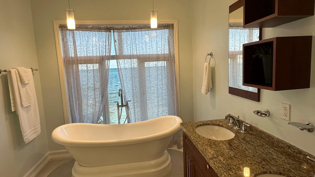 Photo of Bathroom in Coral Harbour