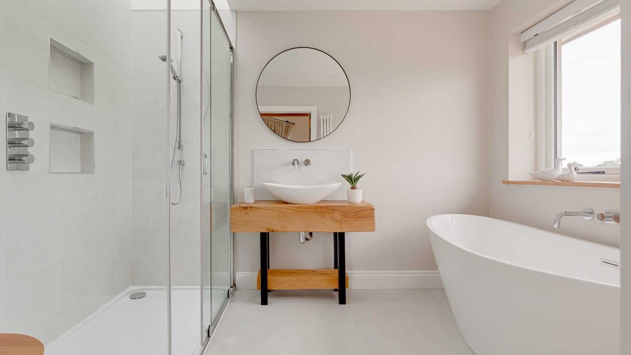 Photo of Bathroom in Grafton Regis