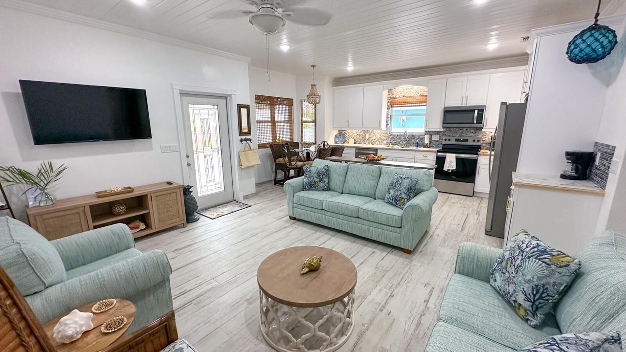 Photo of Livingroom in Spanish Wells