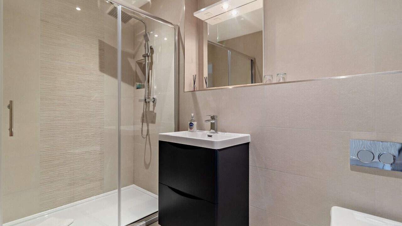 Photo of Bathroom in Highfields Caldecote
