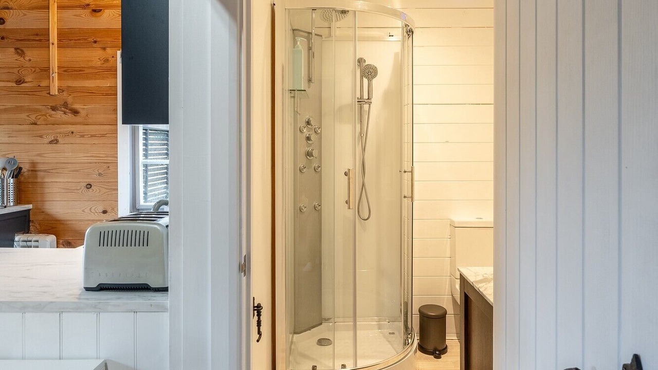 Photo of Bathroom in Barns Green