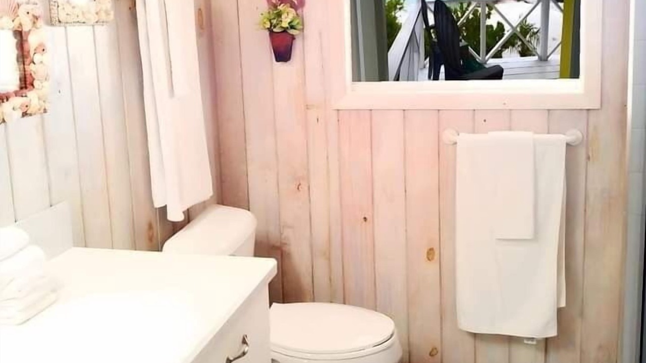 Photo of Bathroom in Staniel Cay