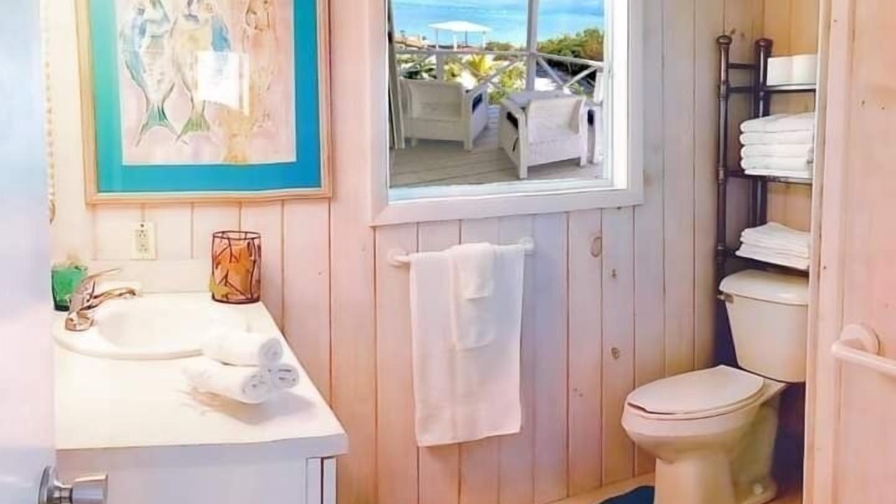 Photo of Bathroom in Staniel Cay