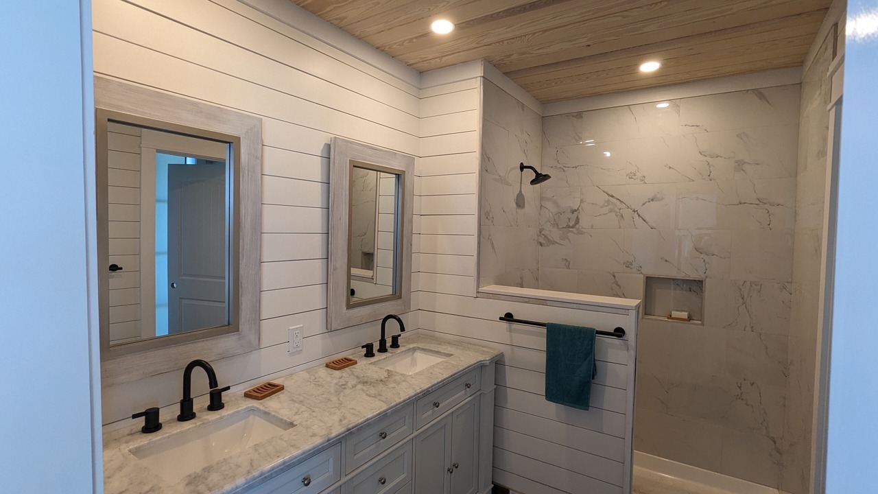 Photo of Bathroom in Rokers Point