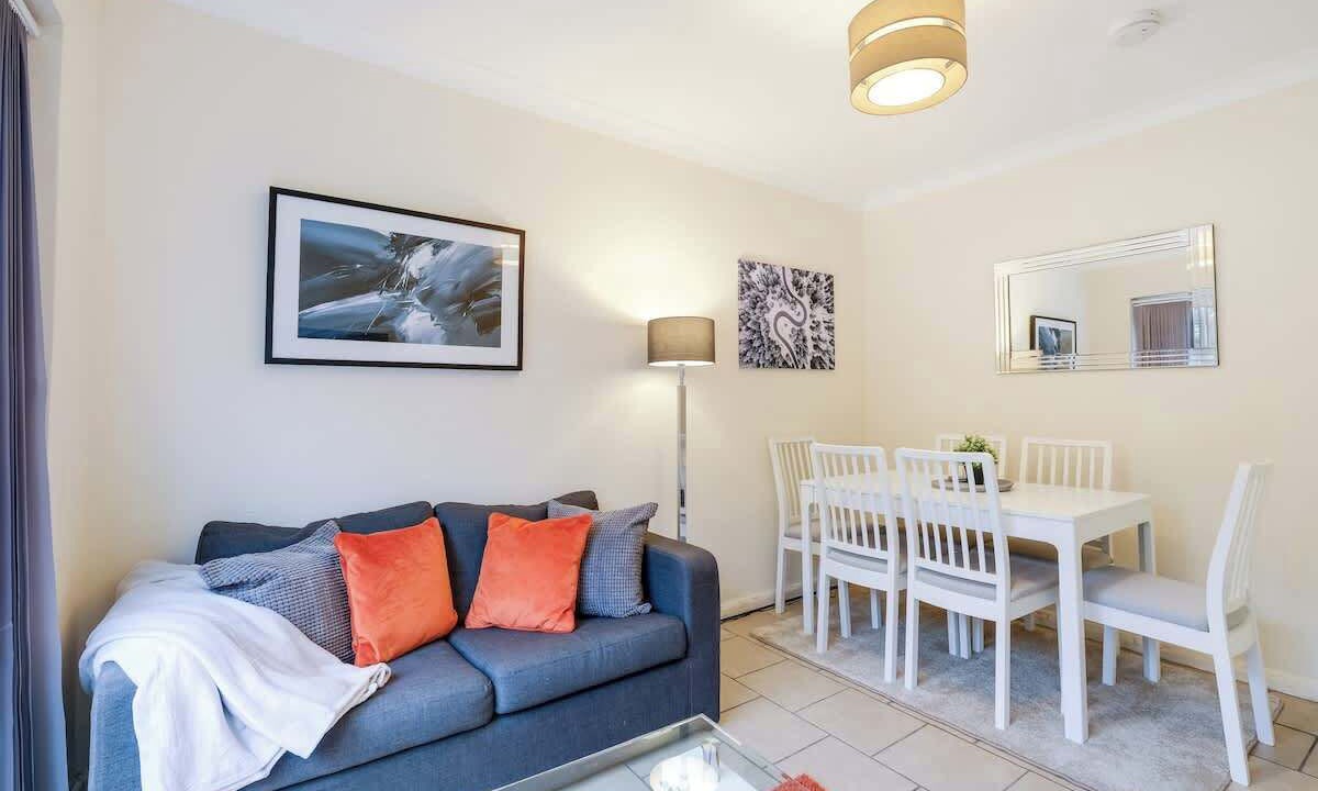 Photo of Livingroom in High Wycombe