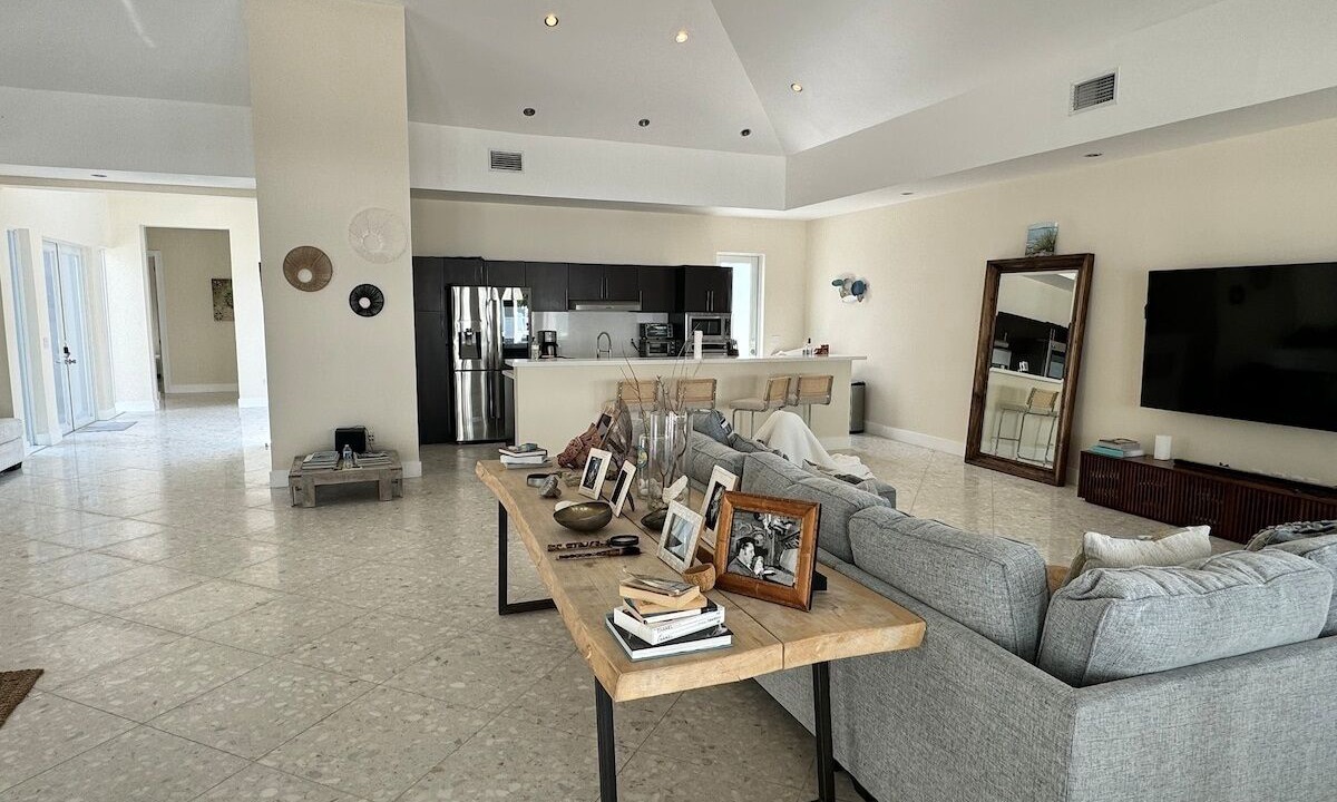 Photo of Livingroom in North Bimini