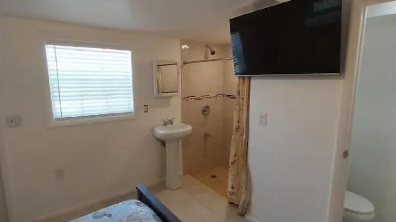Photo of Bathroom in Staniel Cay