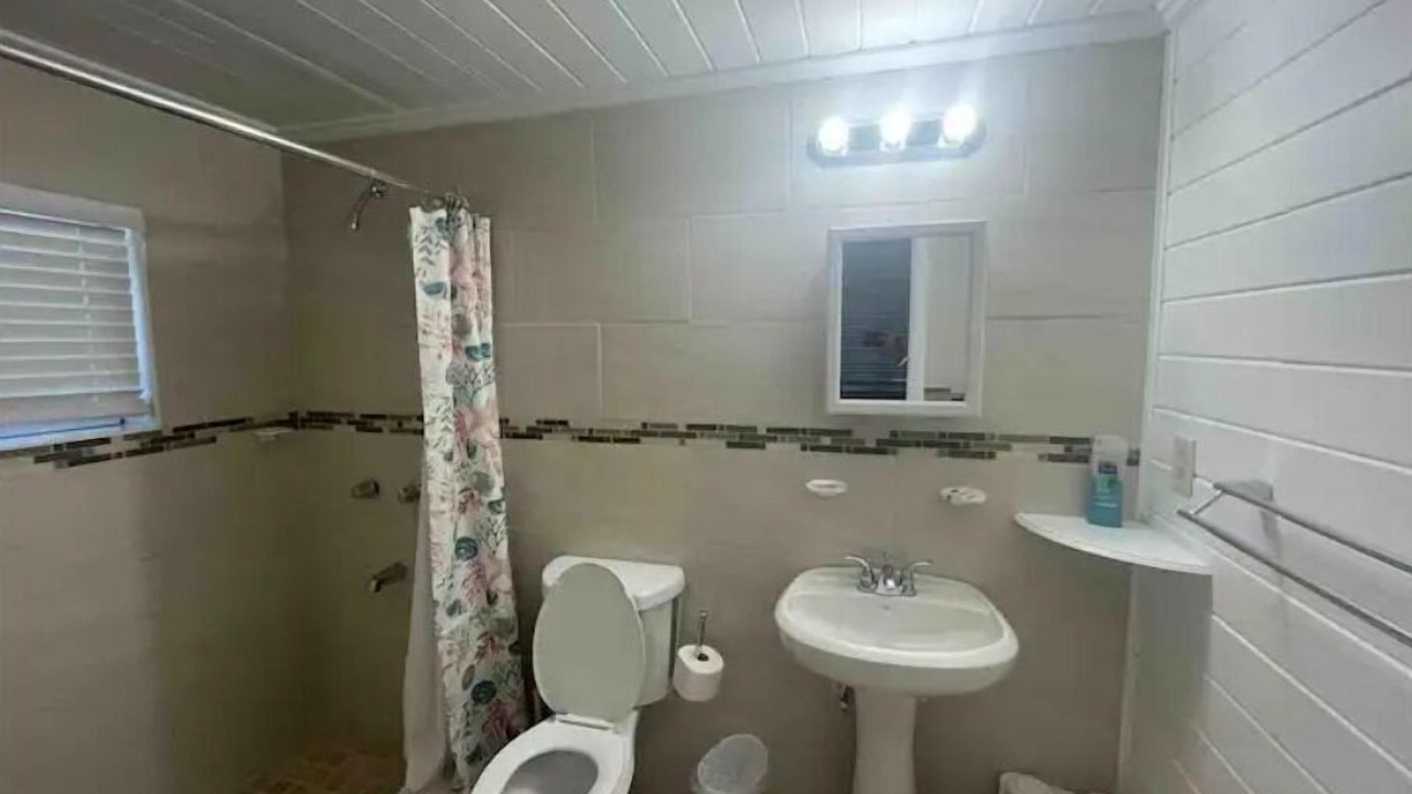 Photo of Bathroom in Staniel Cay