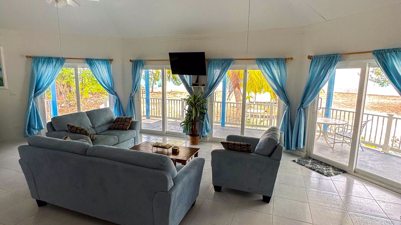 Photo of Livingroom in Clarence Town