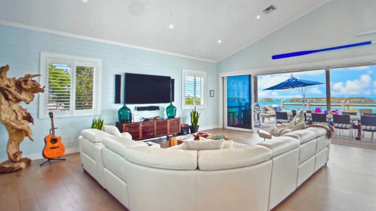 Photo of Livingroom in Staniel Cay