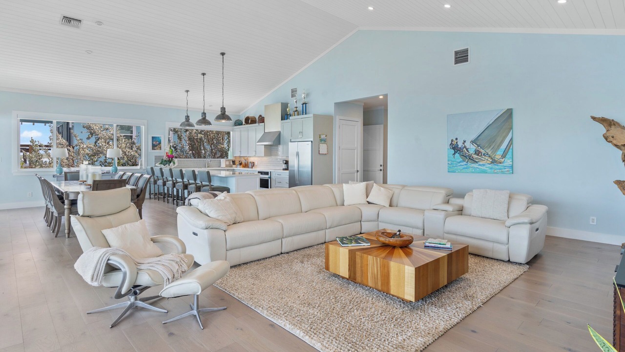 Photo of Livingroom in Staniel Cay