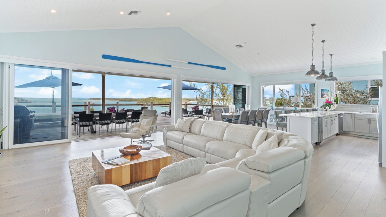 Photo of Livingroom in Staniel Cay
