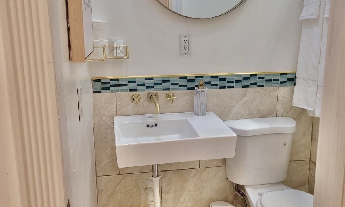 Photo of Bathroom in Rokers Point