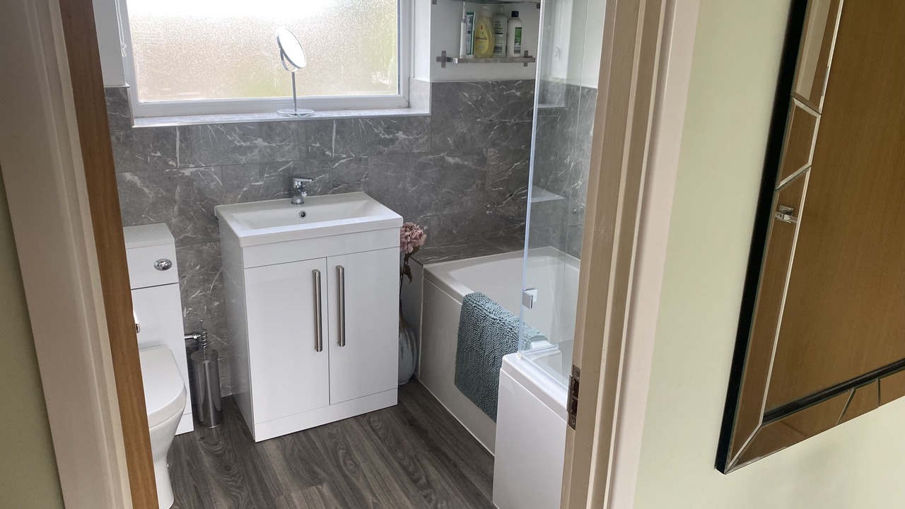 Photo of Bathroom in Eaton Socon