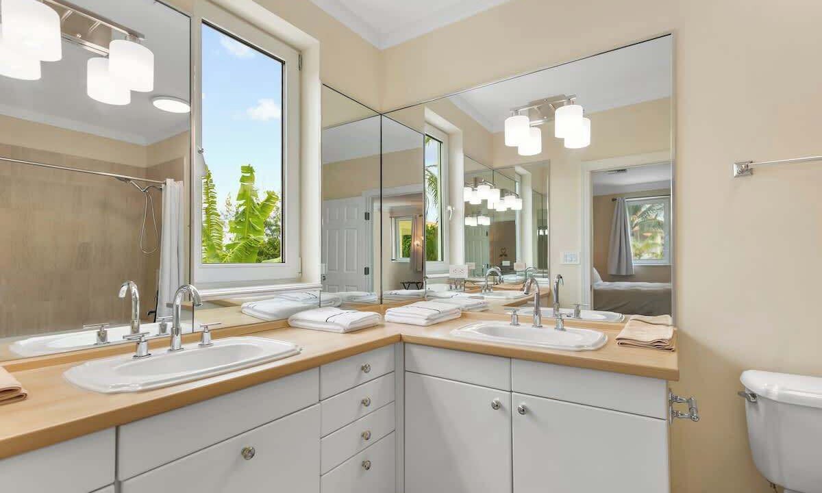 Photo of Bathroom in Paradise Island