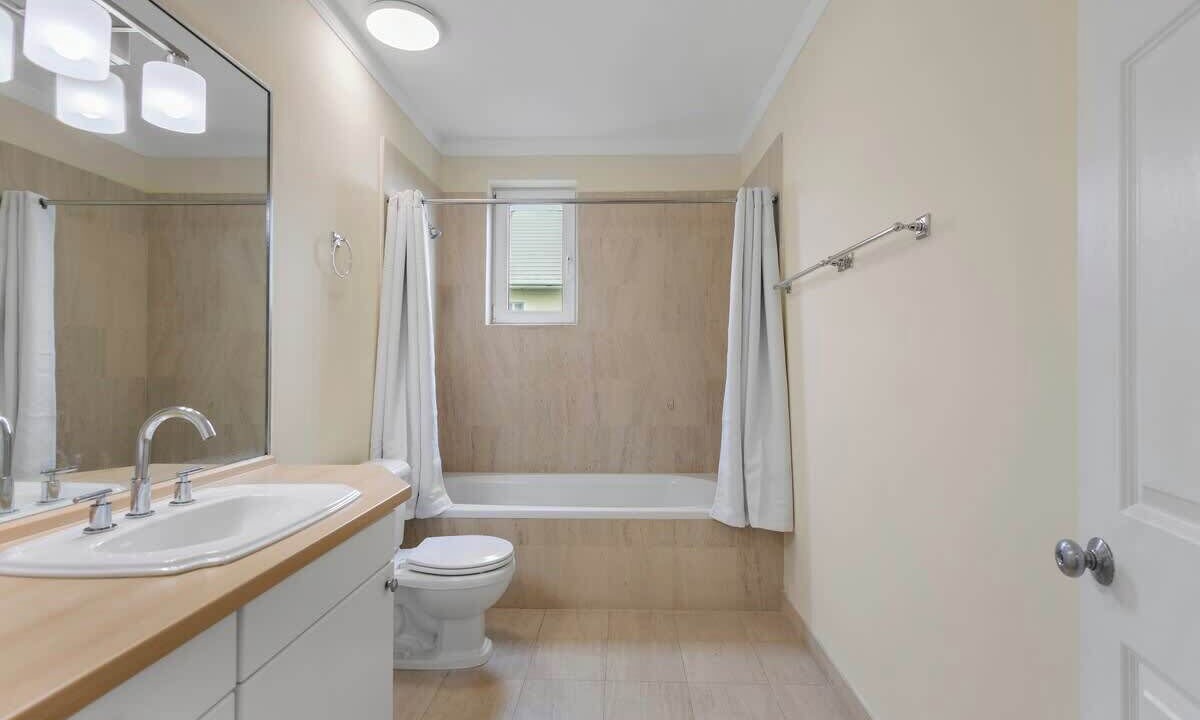 Photo of Bathroom in Paradise Island