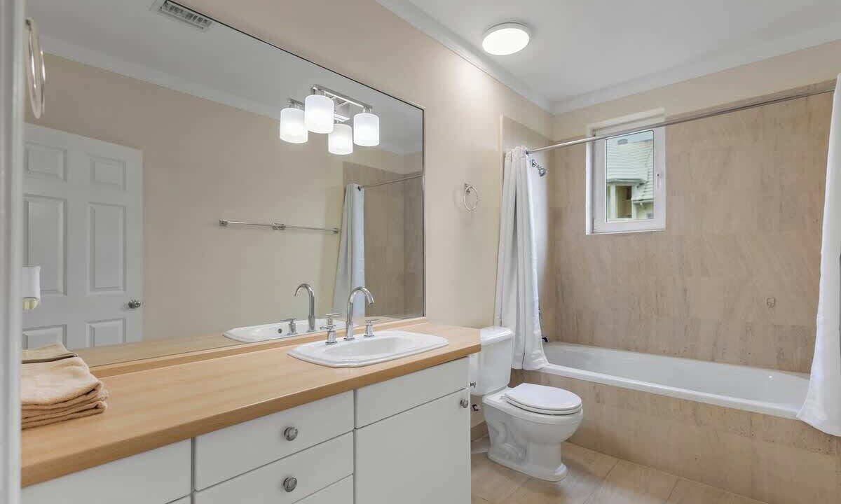 Photo of Bathroom in Paradise Island