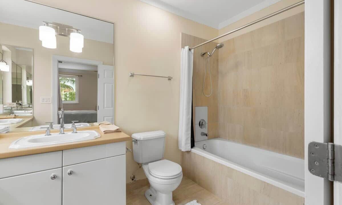 Photo of Bathroom in Paradise Island