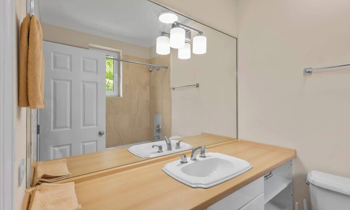 Photo of Bathroom in Paradise Island