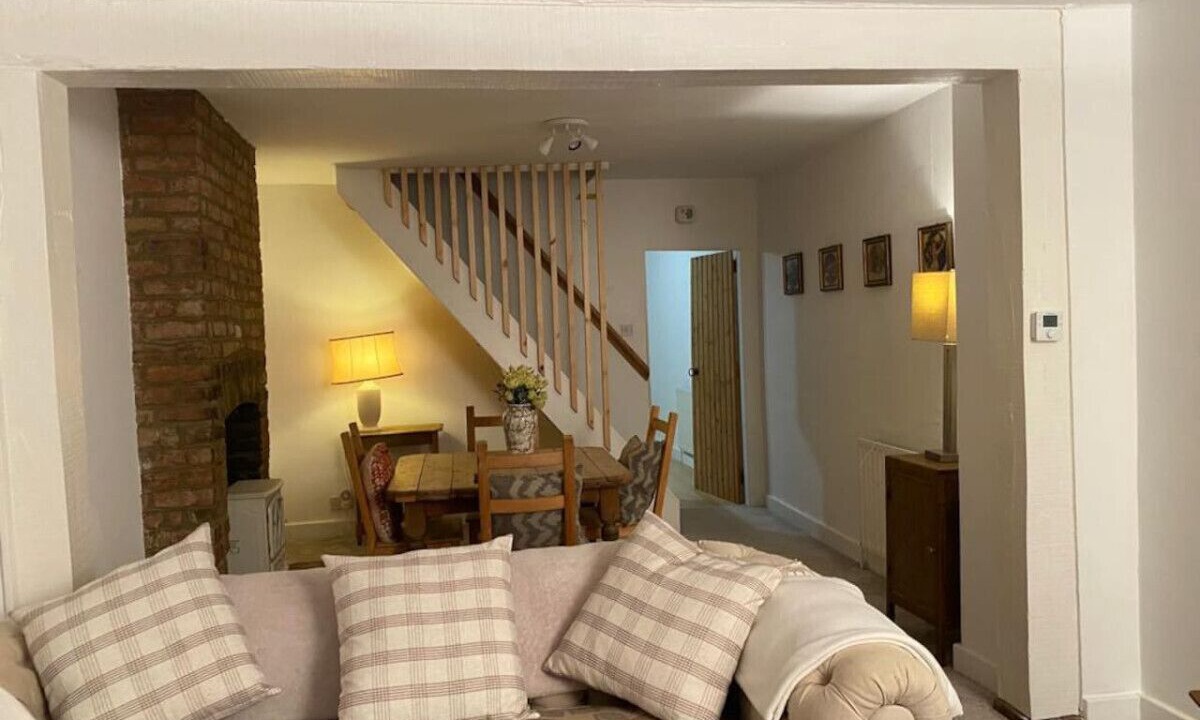 Photo of Livingroom in Farnborough and Crofton
