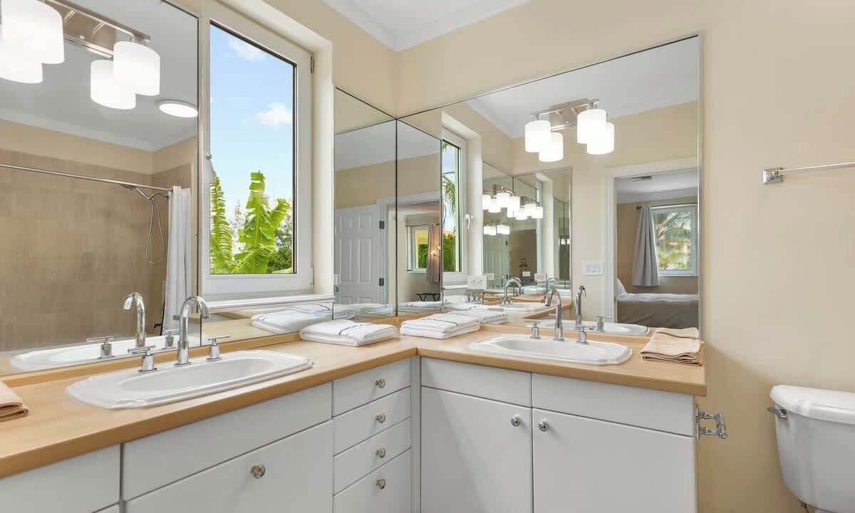 Photo of Bathroom in Paradise Island