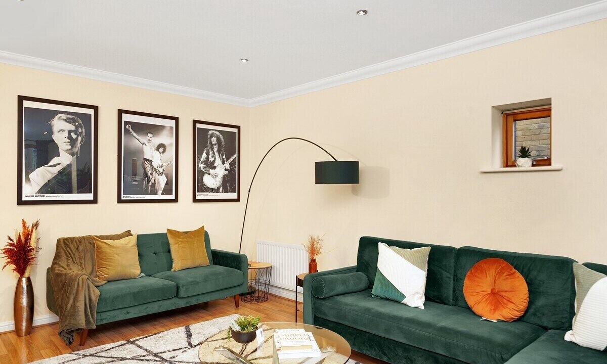 Photo of Livingroom in Island Gardens