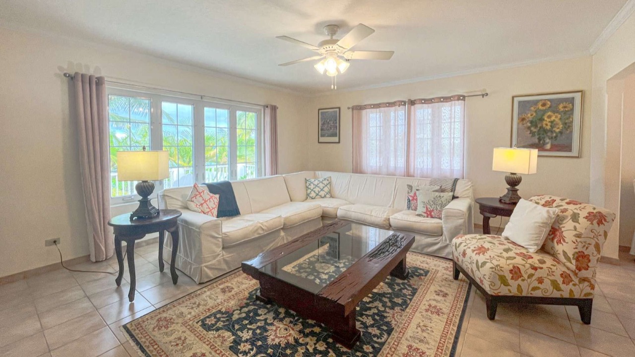Photo of Livingroom in Nassau