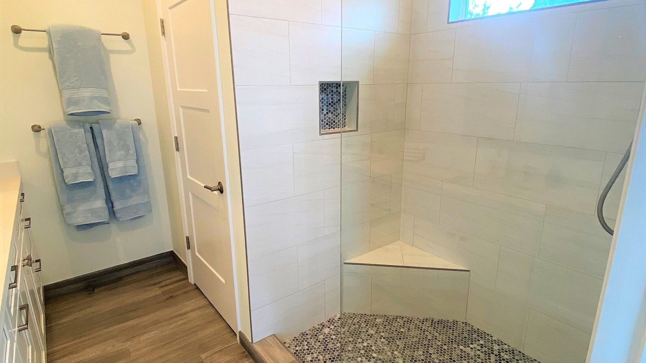 Photo of Bathroom in Tar Bay