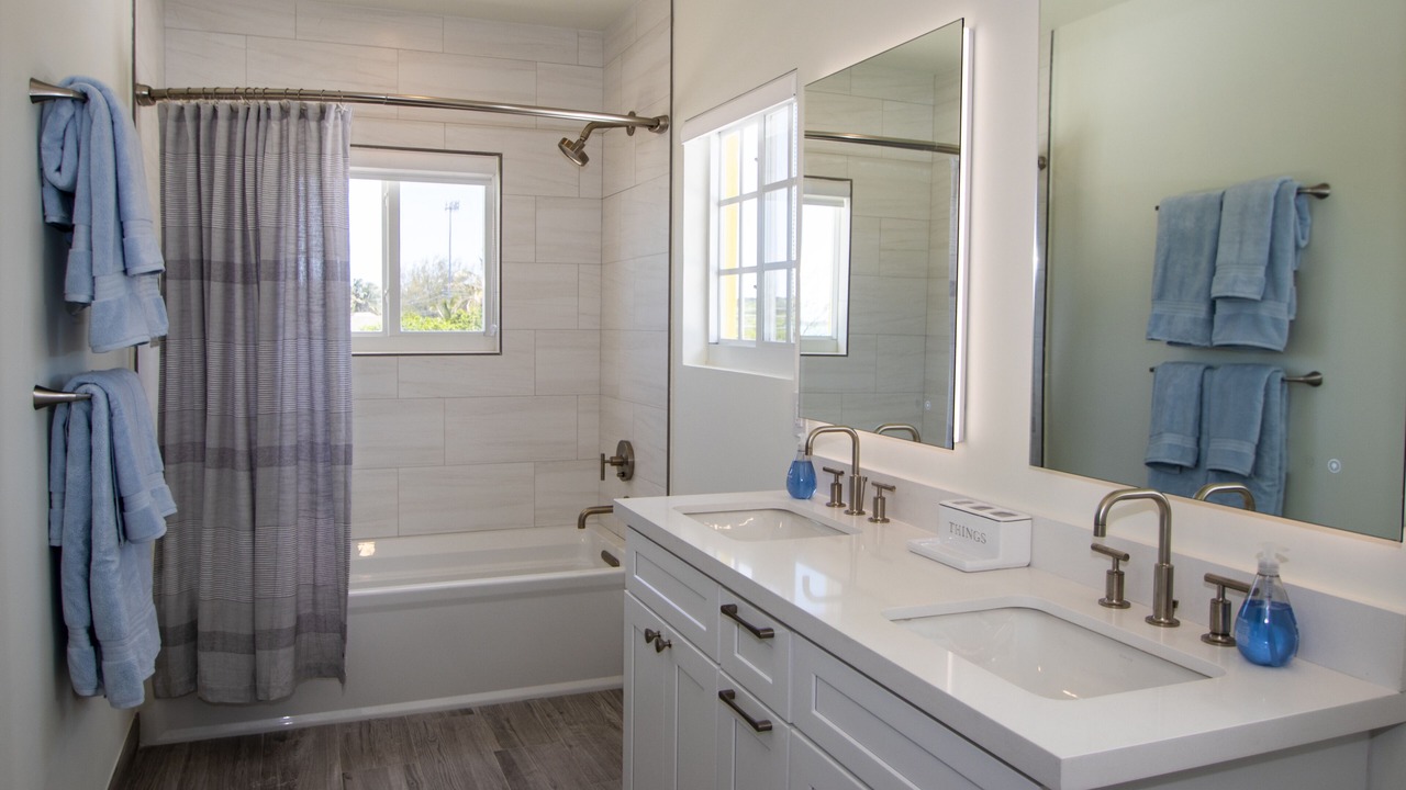 Photo of Bathroom in Tar Bay