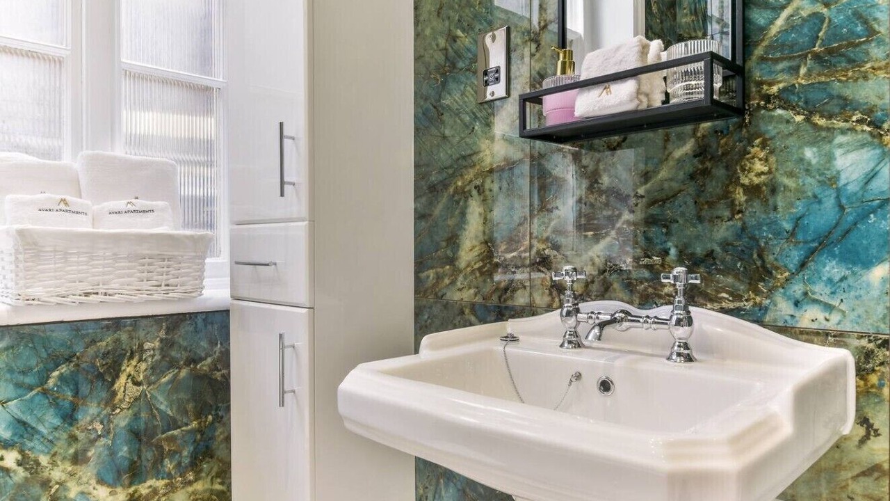 Photo of Bathroom in Farringdon