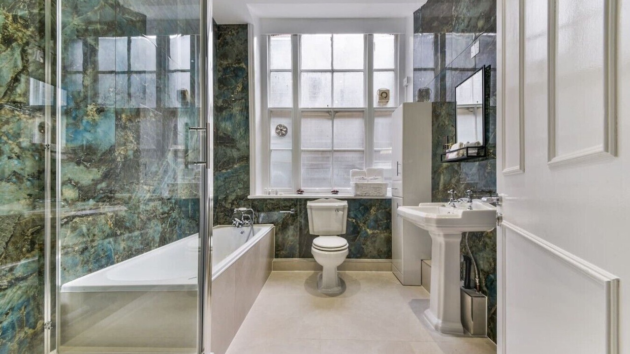 Photo of Bathroom in Farringdon