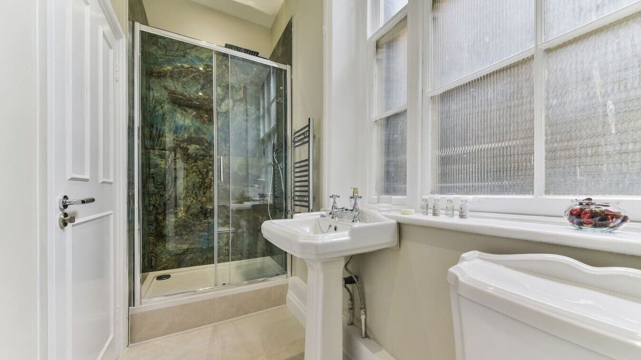 Photo of Bathroom in Farringdon