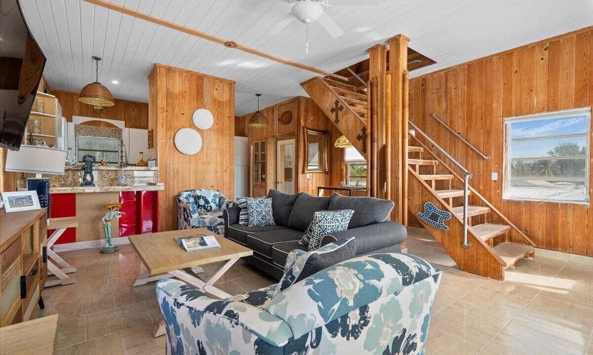 Photo of Livingroom in Bahama Palm Shores